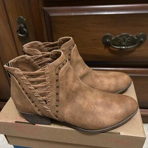 Sugar Brown Cut Out Ankle Booties with back zipper Size 8.5 M